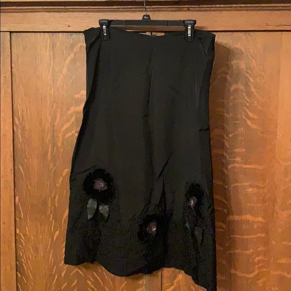 OHM designer boutique skirt black flowers medium M
